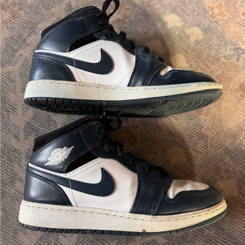 Air Jordan 1 Mid “Armory Navy / White / Black”